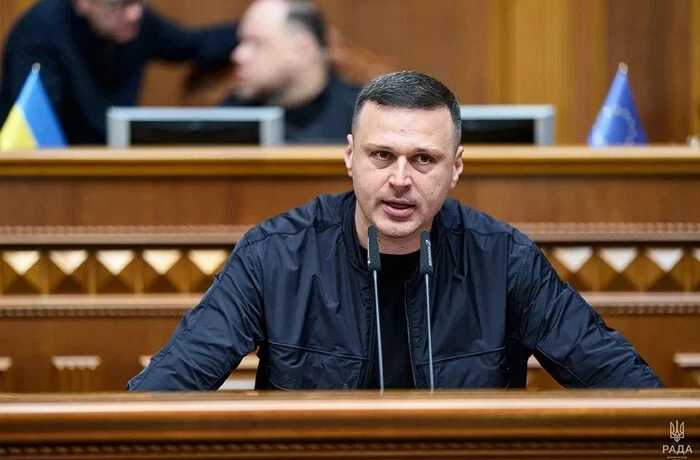 Багатодітний нардеп розлучається: деталі скандальної справи