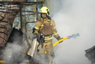 Російські дрони атакували Київ: у Святошинському районі загорівся склад
