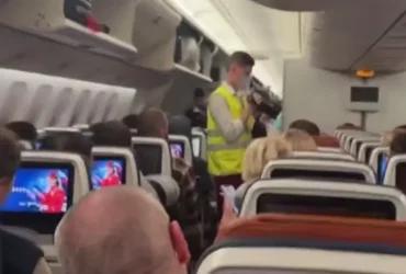 В аеропорту Москви пасажирів не випускали з літака та перевіряли тепловізорами (відео)