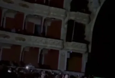 «Блекаут» під час вистави у театрі Франка: зал заспівав українських пісень (відео)
