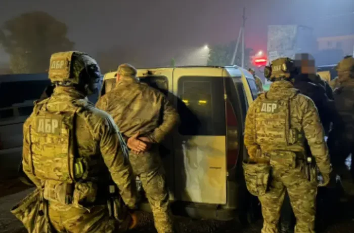 Викрадення людей і хабарі: на Буковині затримано п’ятьох посадовців ТЦК