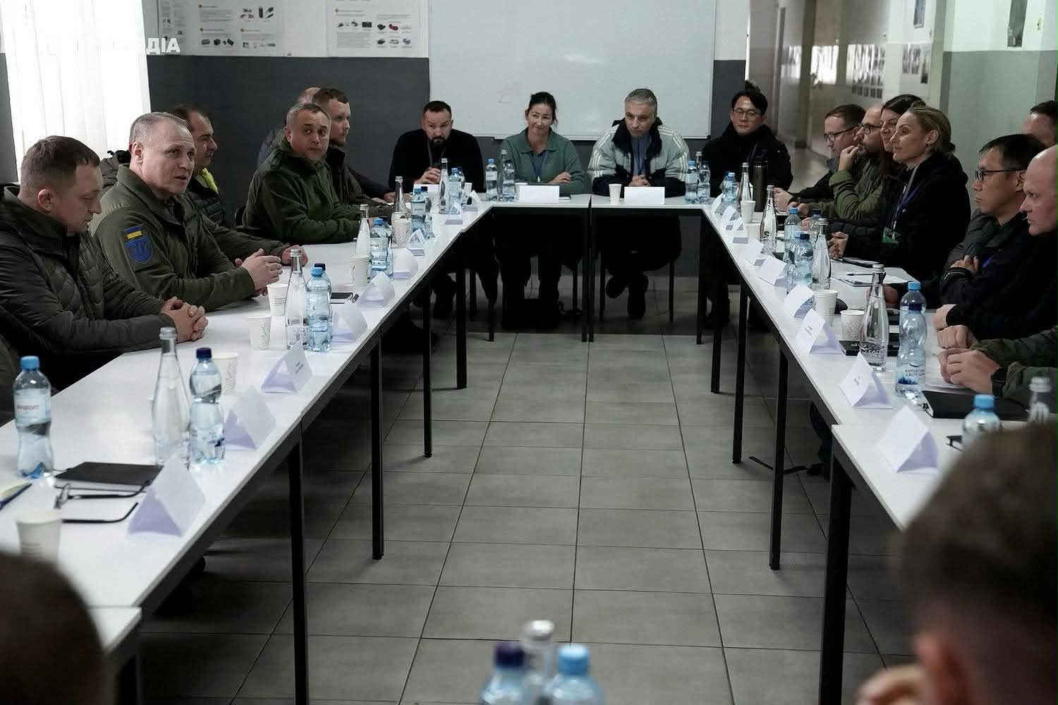 Україна продемонструвала військовим аташе систему підготовки до сучасної війни фото 2