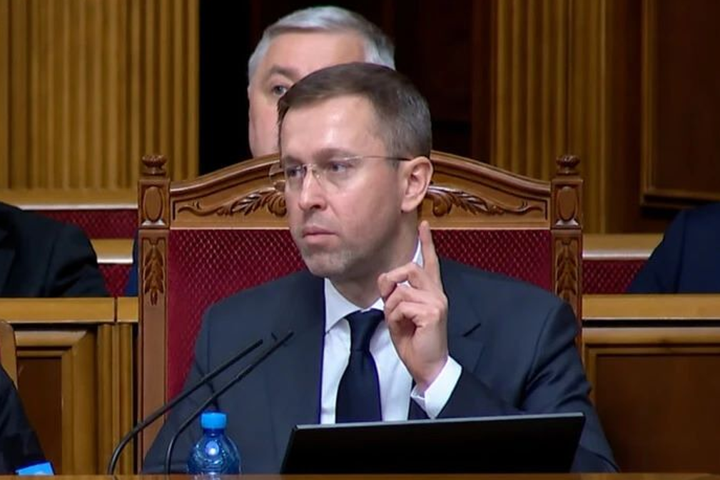 Прем’єр-міністр Сергій Корецький стверджує, що норма в 100% бронювання призводить до неминучих маніпуляцій
