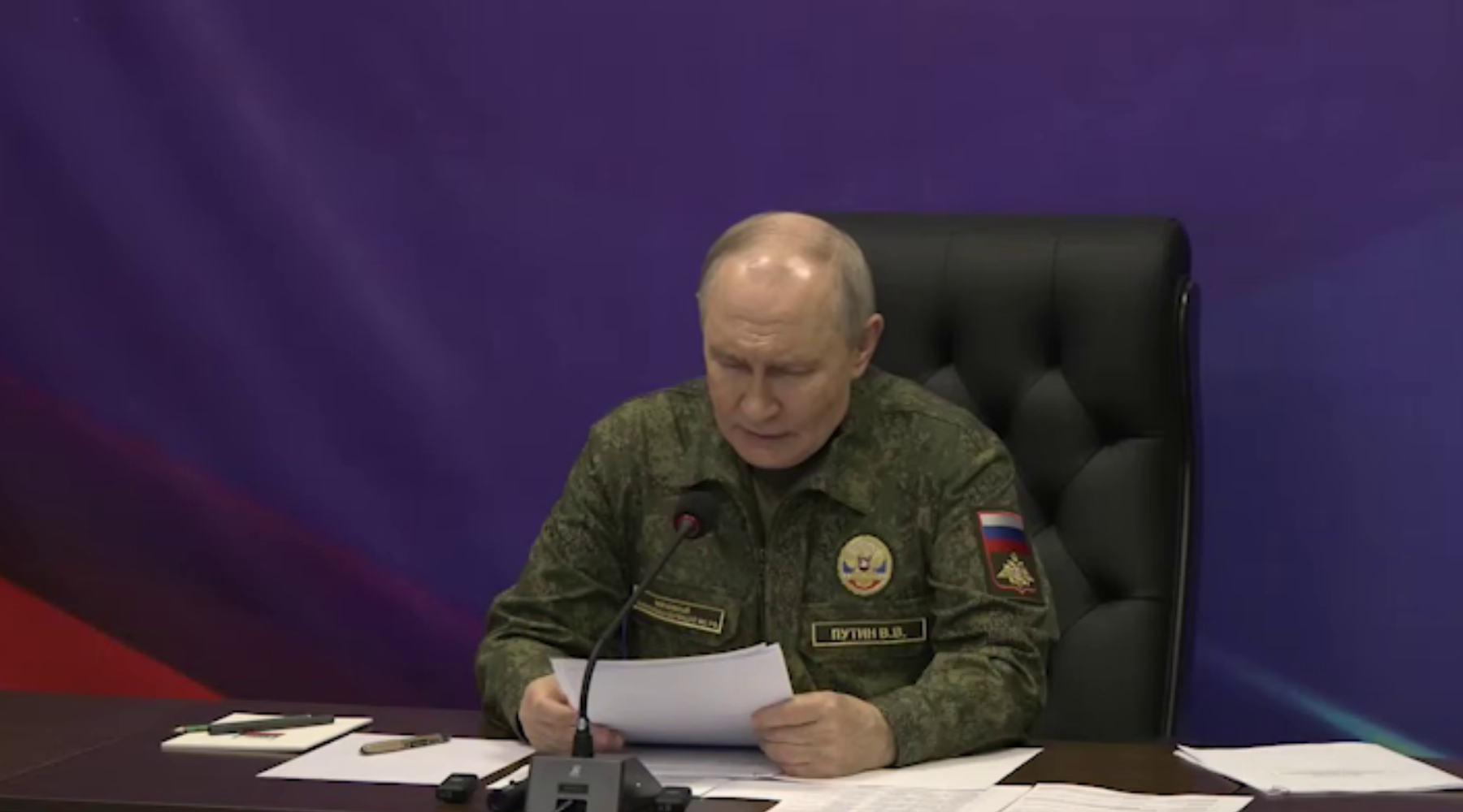 Путін відвідав допоміжний пункт управління Об’єднаного угруповання військ, де з’явився у військовій формі
