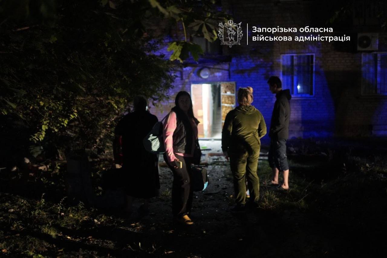Росіяни вдарили по будинку в Запоріжжі: під завалами можуть бути люди  фото 2