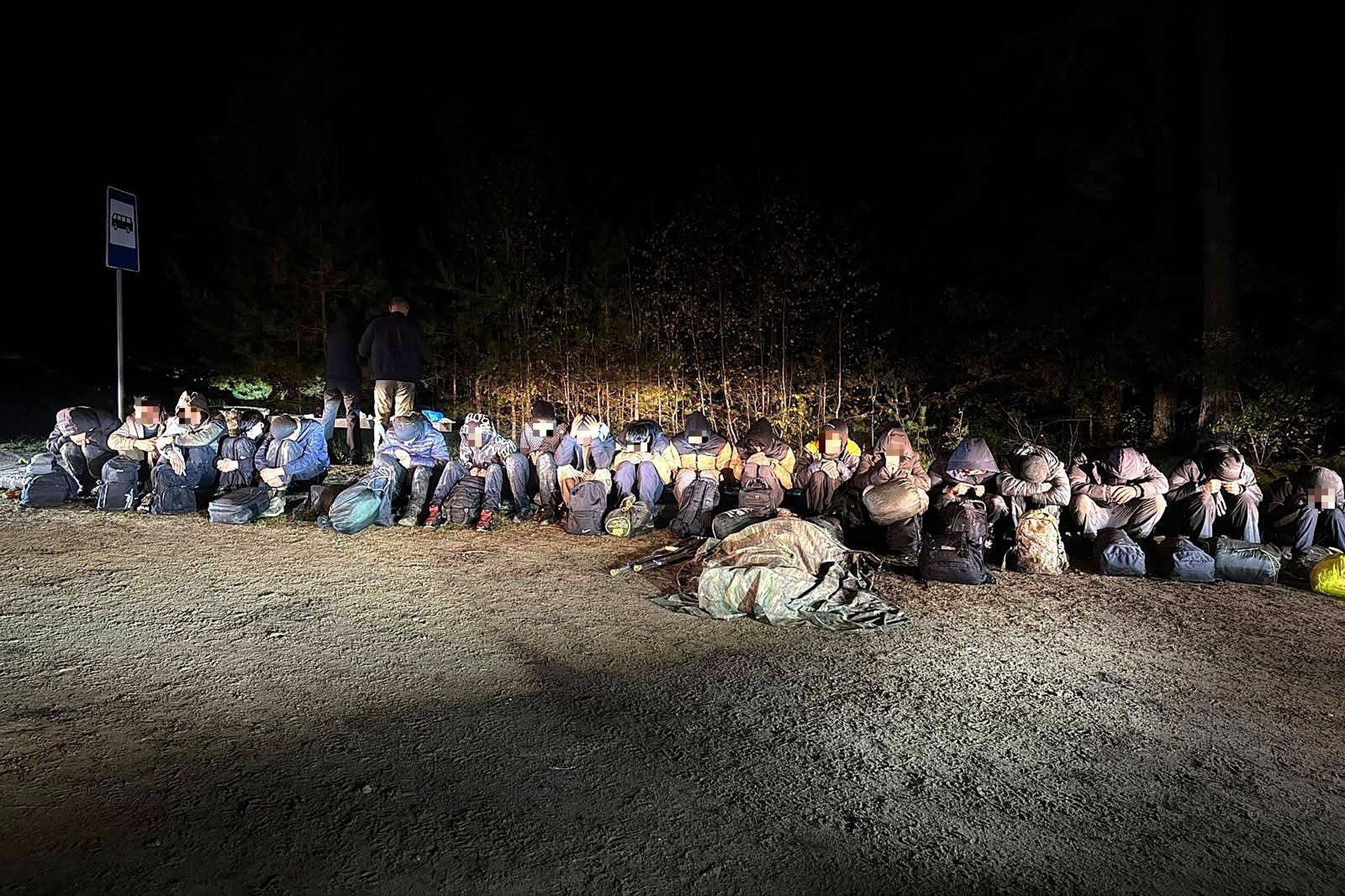 Литва знову затримала мігрантів, які намагалися потрапити з Білорусі фото 1