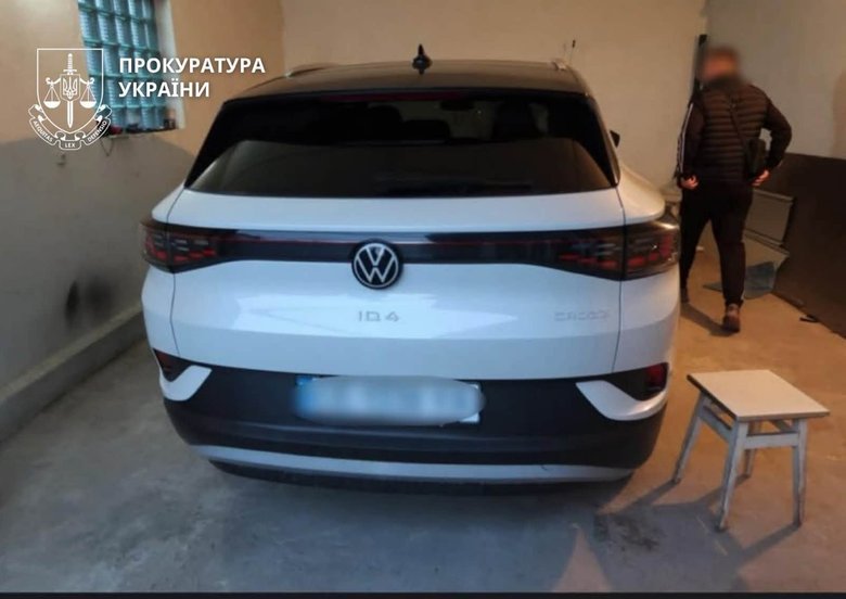 На Прикарпатті митник збив пішохода та втік: посадовця звільняють фото 5