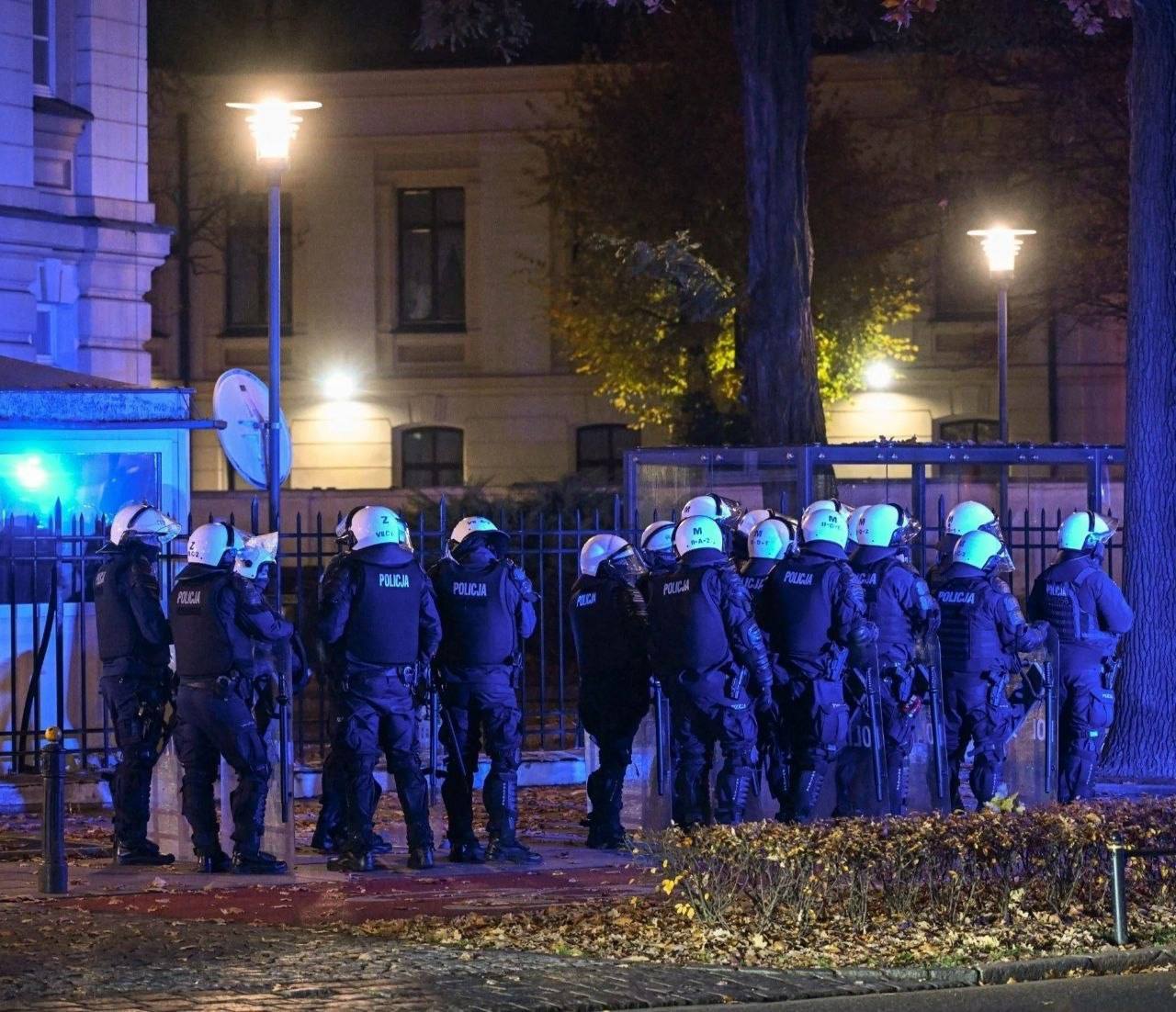 У Польщі спалахнула конституційна криза: опозиція звинувачує Туска у перевороті фото 1