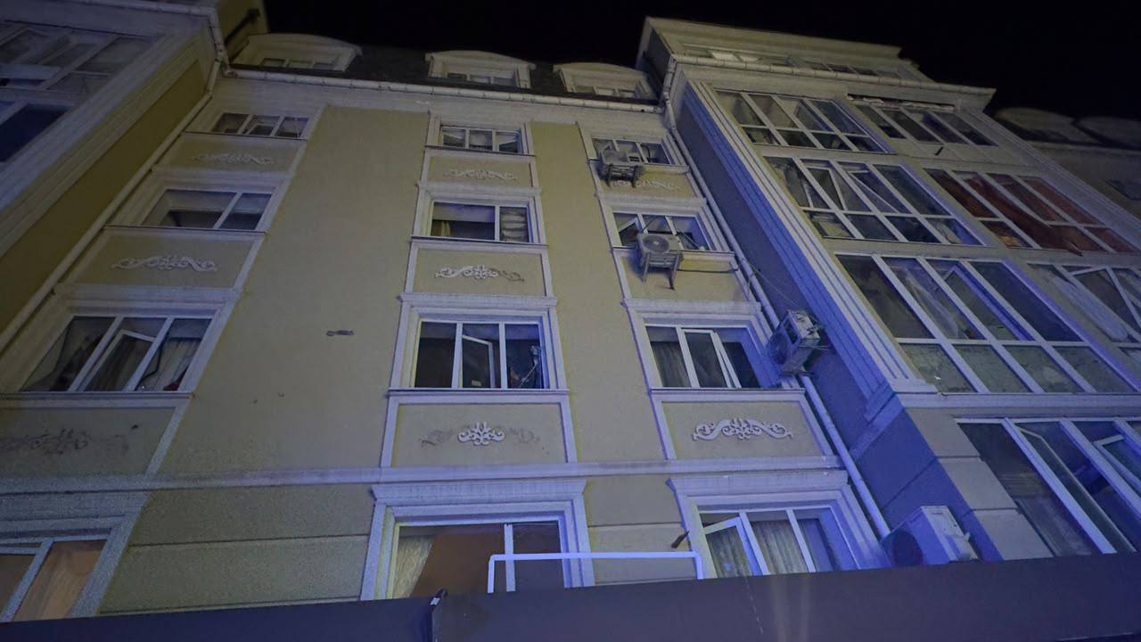 Росіяни вдарили по Софіївській Борщагівці: згорів будинок  фото 2