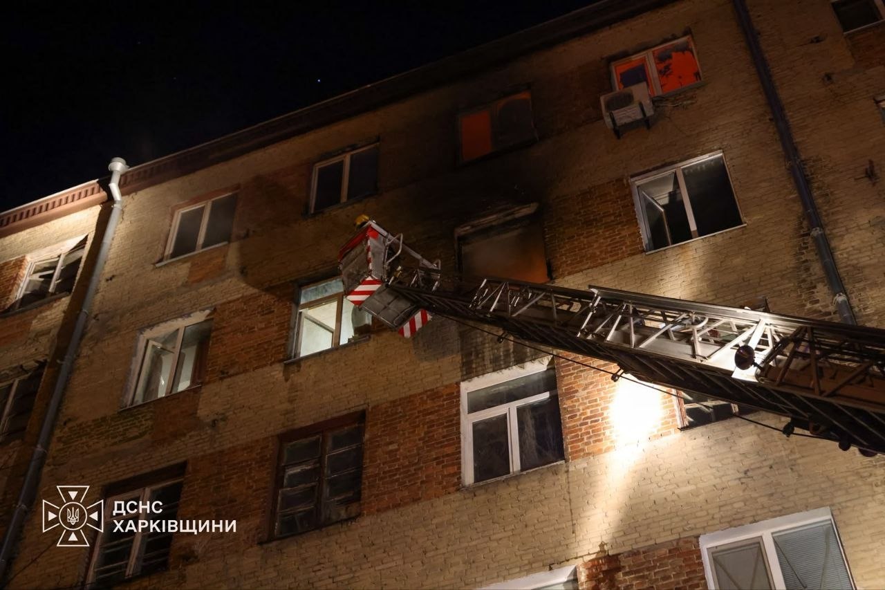 У Харкові під час пожежі в багатоповерхівці загинула людина фото 1
