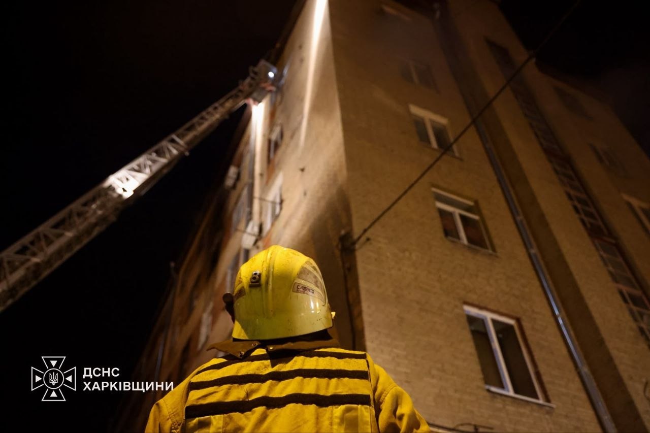 У Харкові під час пожежі в багатоповерхівці загинула людина фото 3
