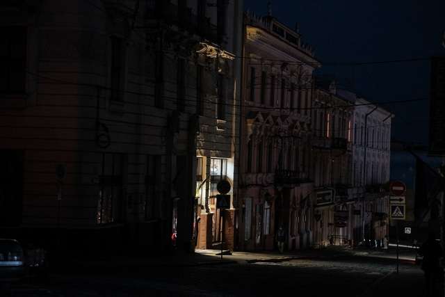 Російська атака залишила частину Чернівців без світла фото 1