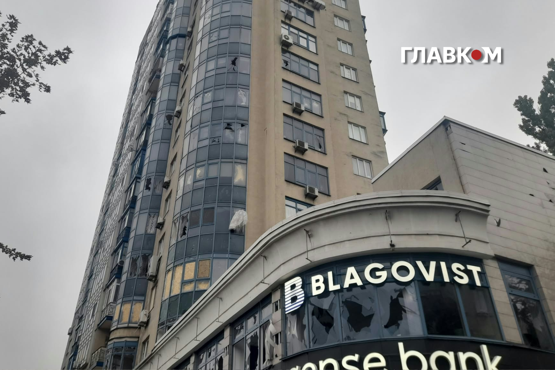 Унаслідок російської атаки постраждала будівля Sense bank