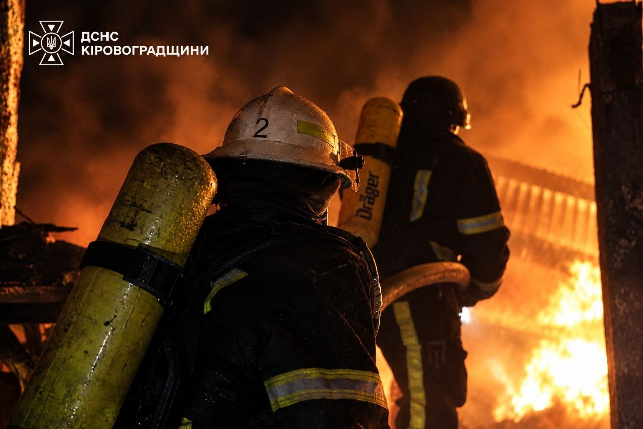 Кіровоградщина понад 10 год. перебувала під масованою атакою БпЛА: фото наслідків фото 2