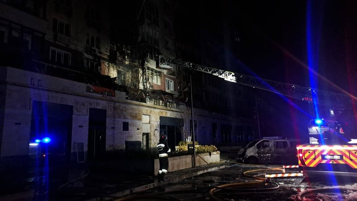 Атака на Умань: спалахнула багатоповерхівка, травмовано п'ятеро людей фото 1