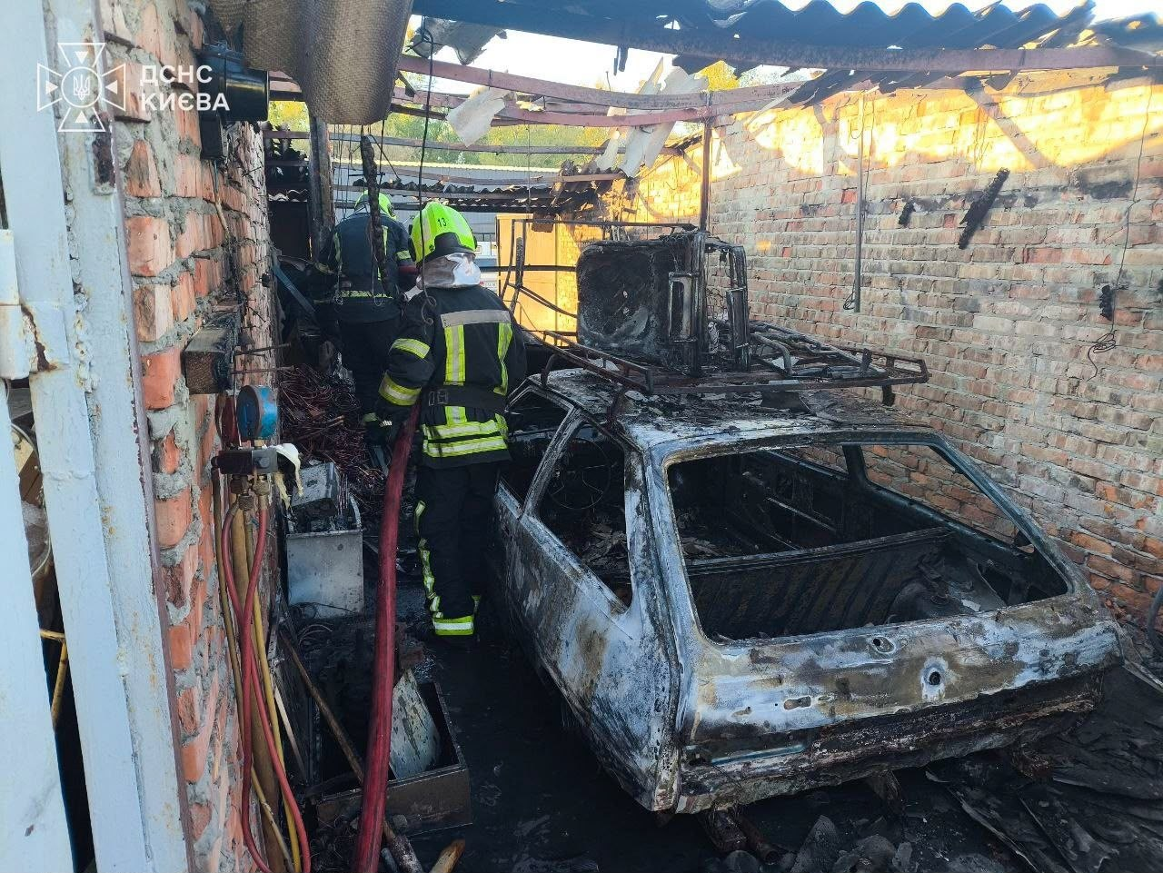 Атака на Київ 20 жовтня: постраждало 12 людей, пошкоджено адмінбудівлю (фото) фото 1