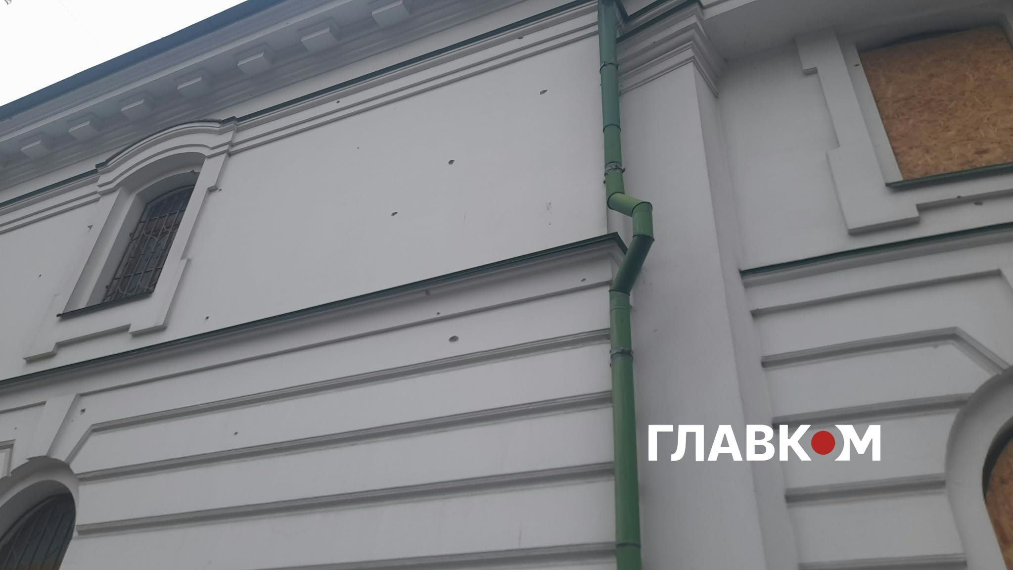 Пошкоджені вікна храму вже закрили OSB-плитами