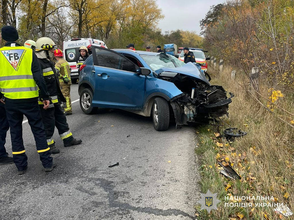 На Тернопільщині зіткнулися авто і рейсовий автобус: є загибла, постраждало дев'ять людей фото 2