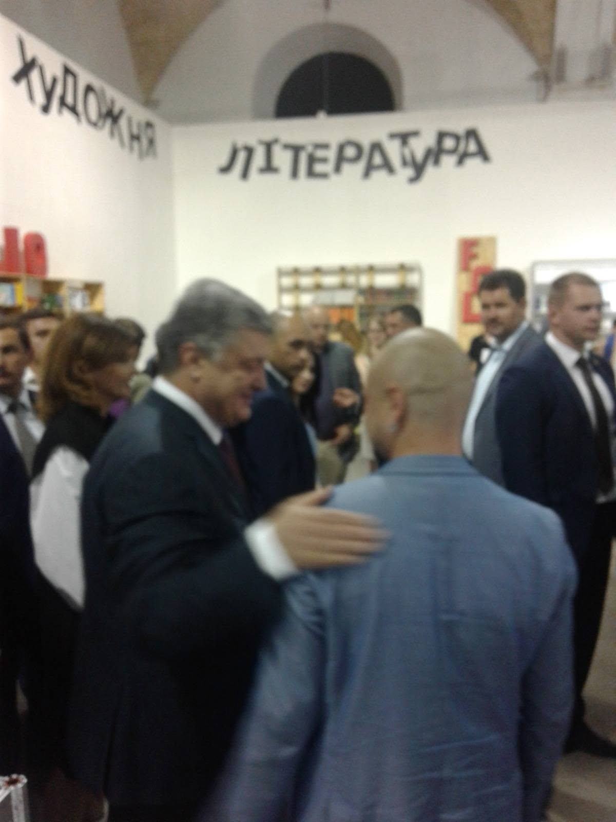 «Чому ви тримаєте Гончаренка у фракції»? Поет-військовослужбовець звернувся до Порошенка фото 1