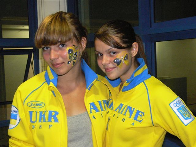 Аліна Комащук (справа) їхала на Юнацьку Олімпіаду як чемпіонка світу серед кадетів