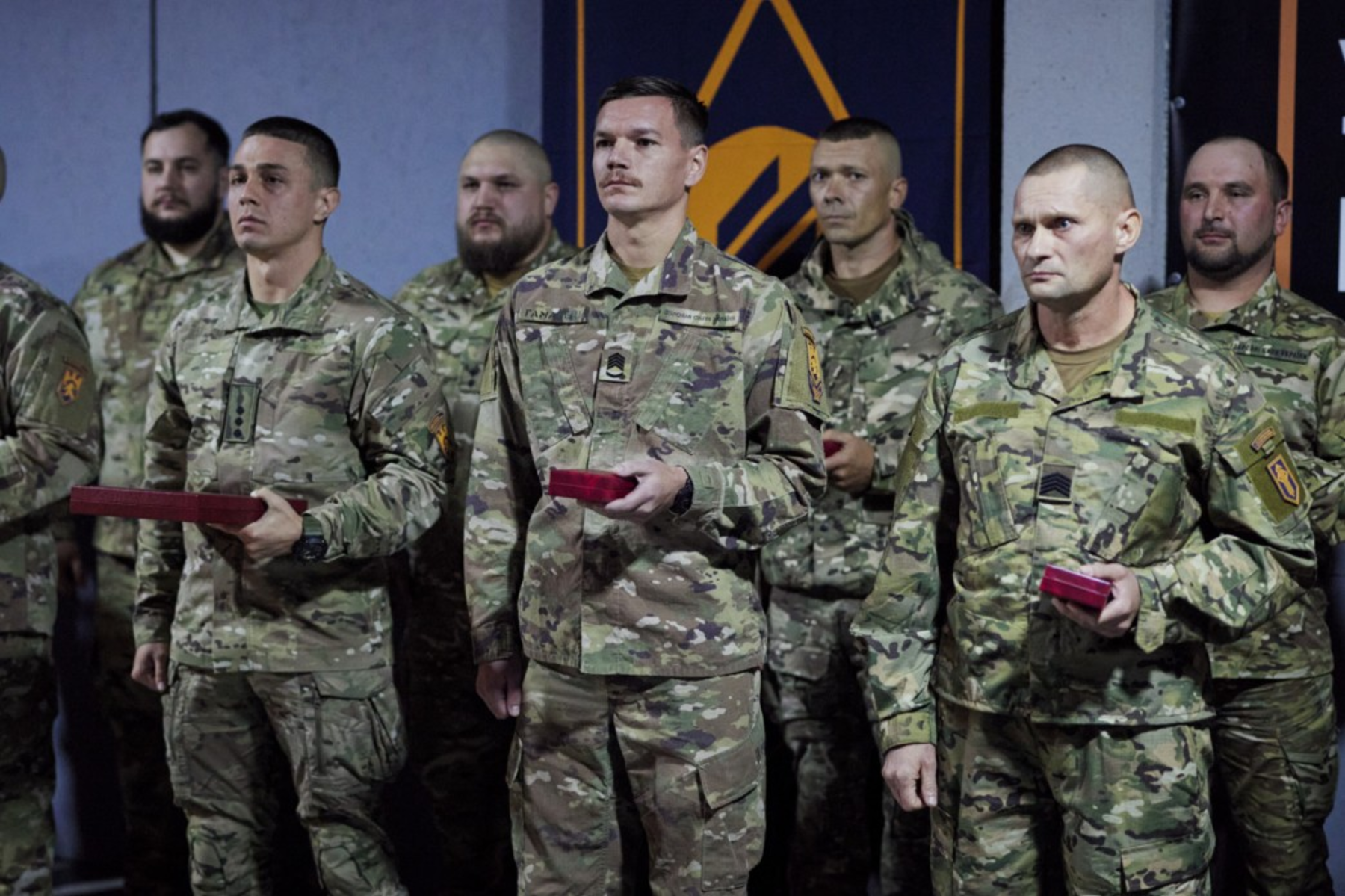 30 вересня 2026 року Андрій Купріянов (спереду перший зліва) отримав орден «Золота Зірка»