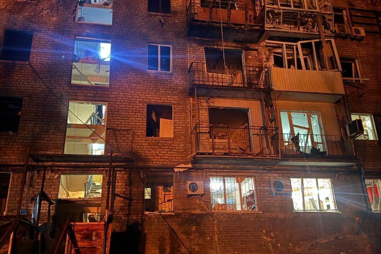 Пошкоджений будинок внаслідок російської атаки