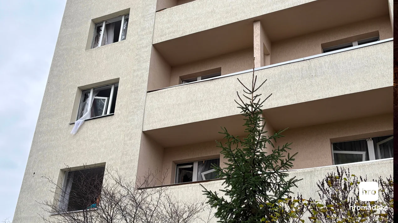 У будівлі гуртожитку ДТЕУ  повилітали вікна