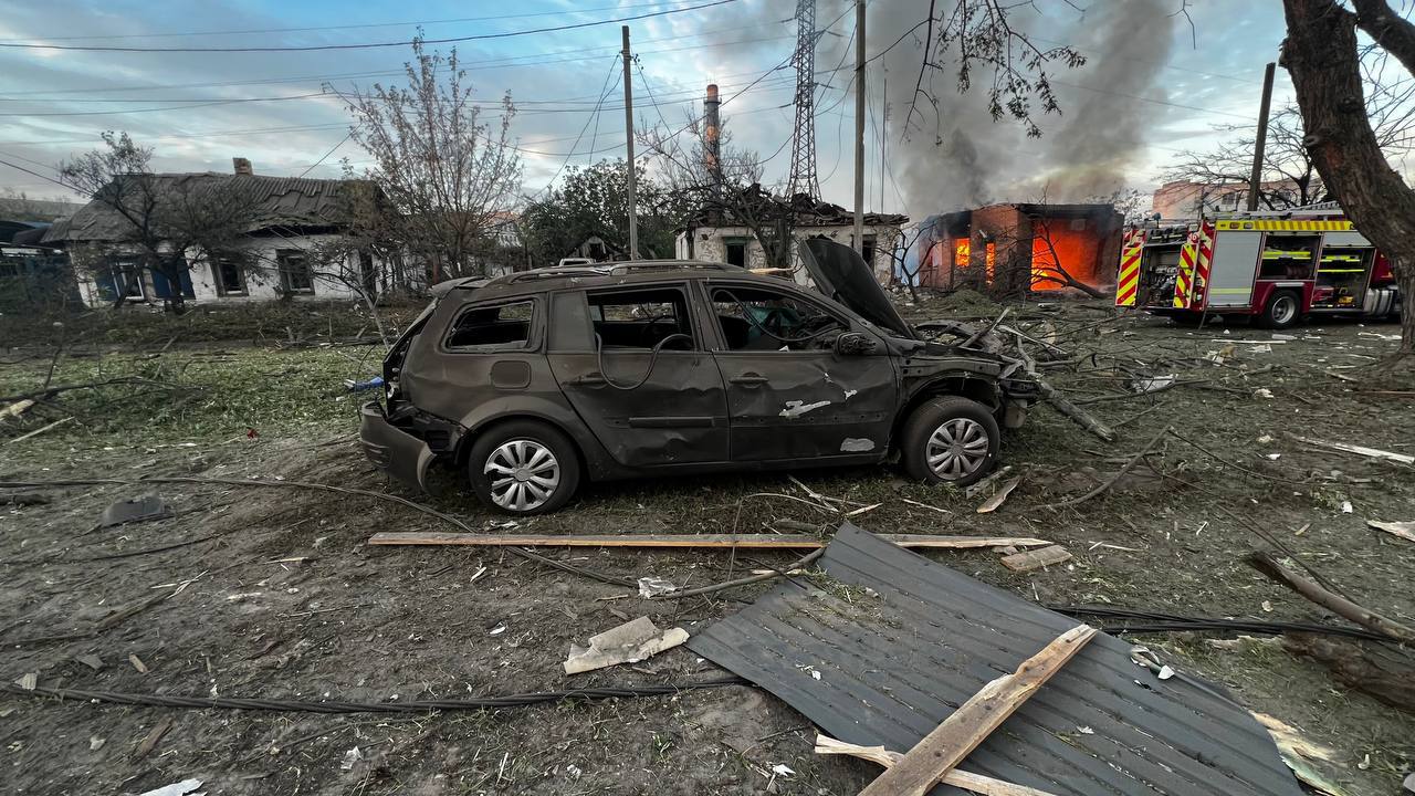 Росіяни масовано атакували Кременчук: є влучання серед житлових будинків фото 1
