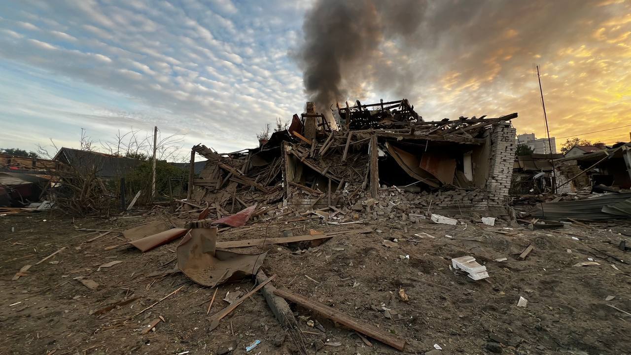 Росіяни масовано атакували Кременчук: є влучання серед житлових будинків фото 3