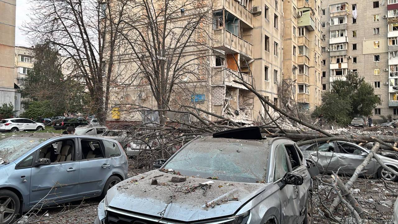Полтавська ОВА показала руйнування після атаки на Кременчук (фото, відео) фото 1