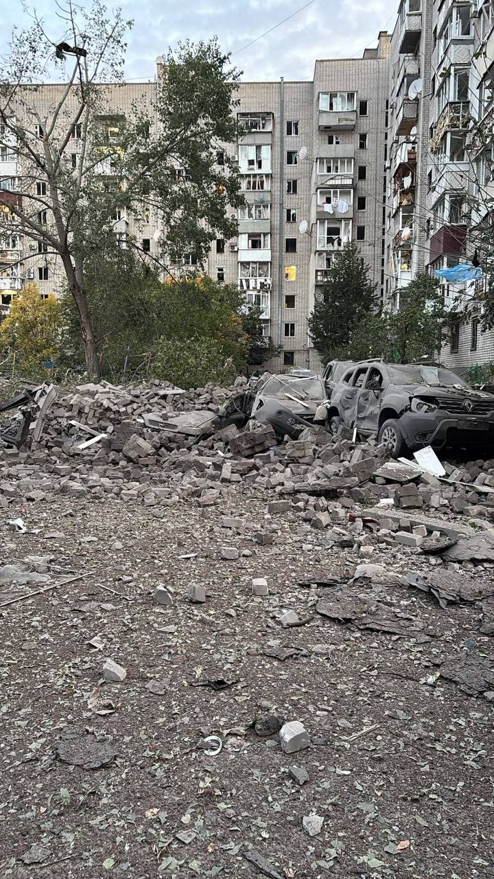 Полтавська ОВА показала руйнування після атаки на Кременчук (фото, відео) фото 3