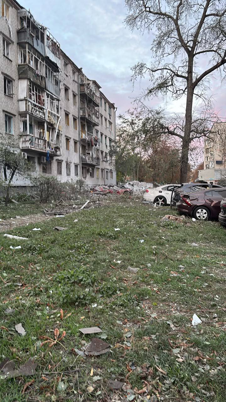 Полтавська ОВА показала руйнування після атаки на Кременчук (фото, відео) фото 5
