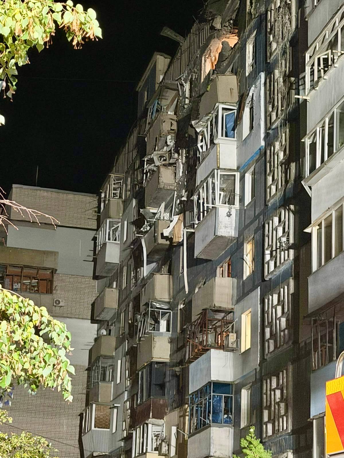 Пошкоджений будинок у Дніпрі