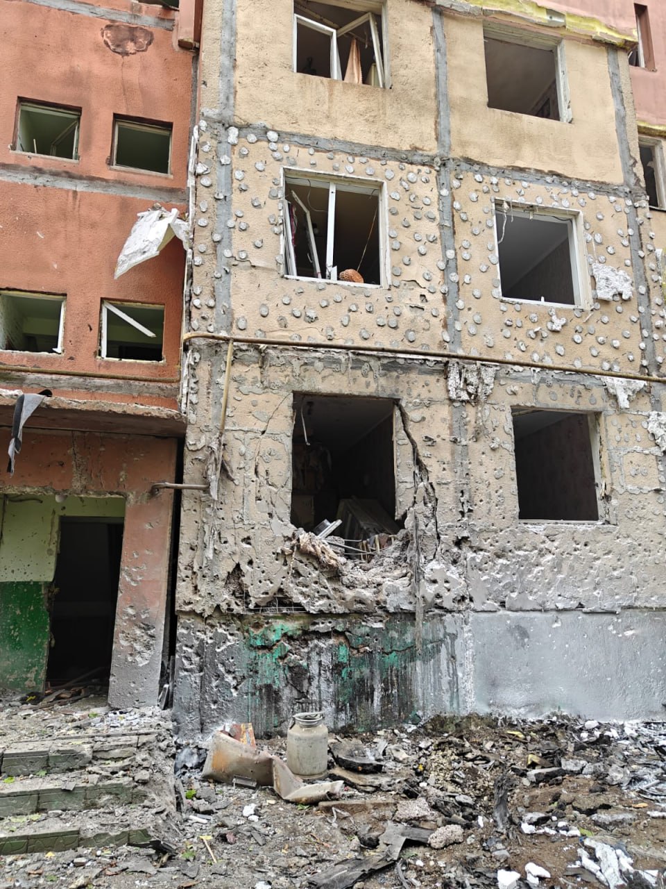 Росія атакувала житлові будинки Рівного фото 3