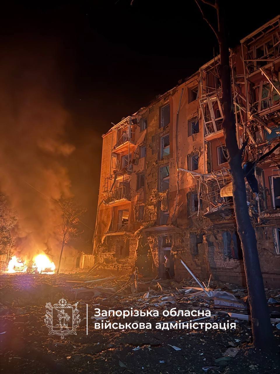 Росія вдарила по житловому будинку у Запоріжжі фото 2
