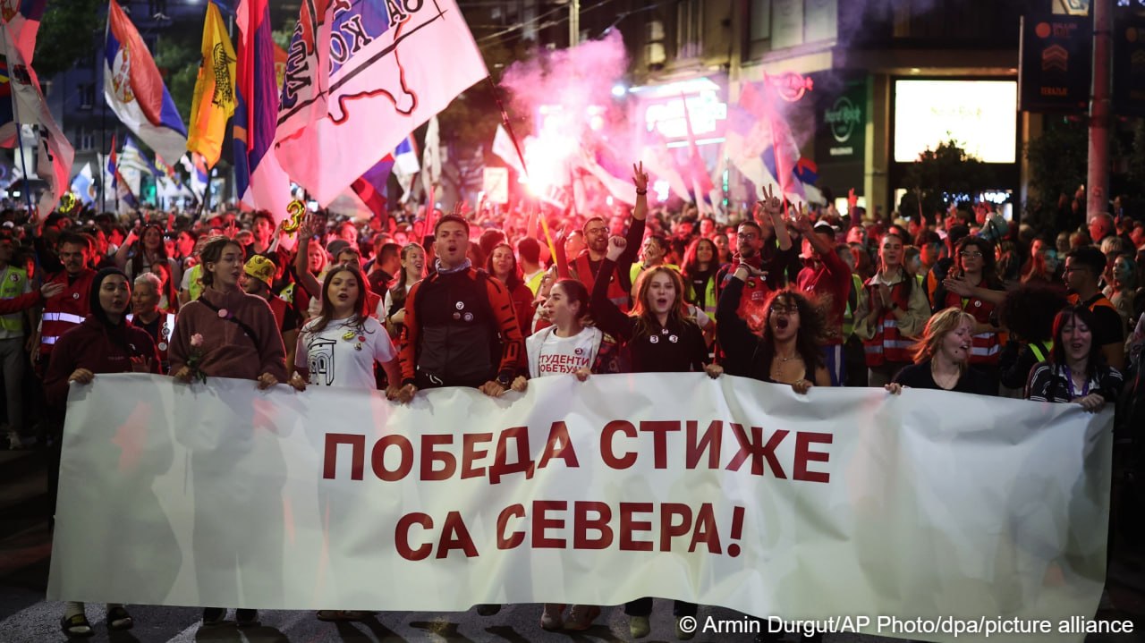 Учасники опозиційного мітингу в Белграді закликають підтримати студентський рух на дострокових парламентських виборах у Сербії