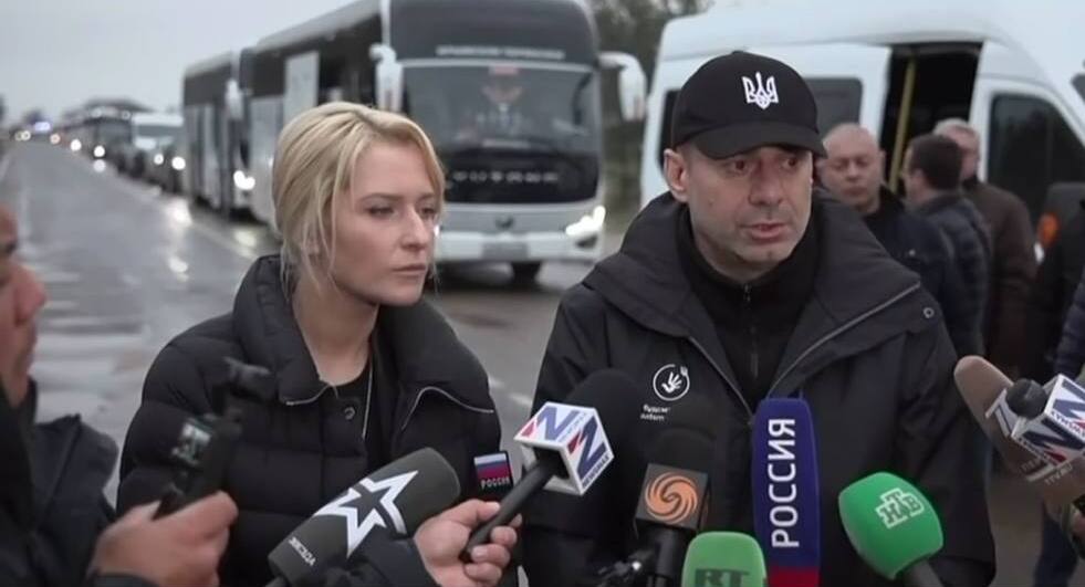 Українську переговорну групу в Олешках очолює уповноважений Верховної Ради з прав людини Дмитро Лубінець, російську – уповноважена з прав людини Яна Лантратова