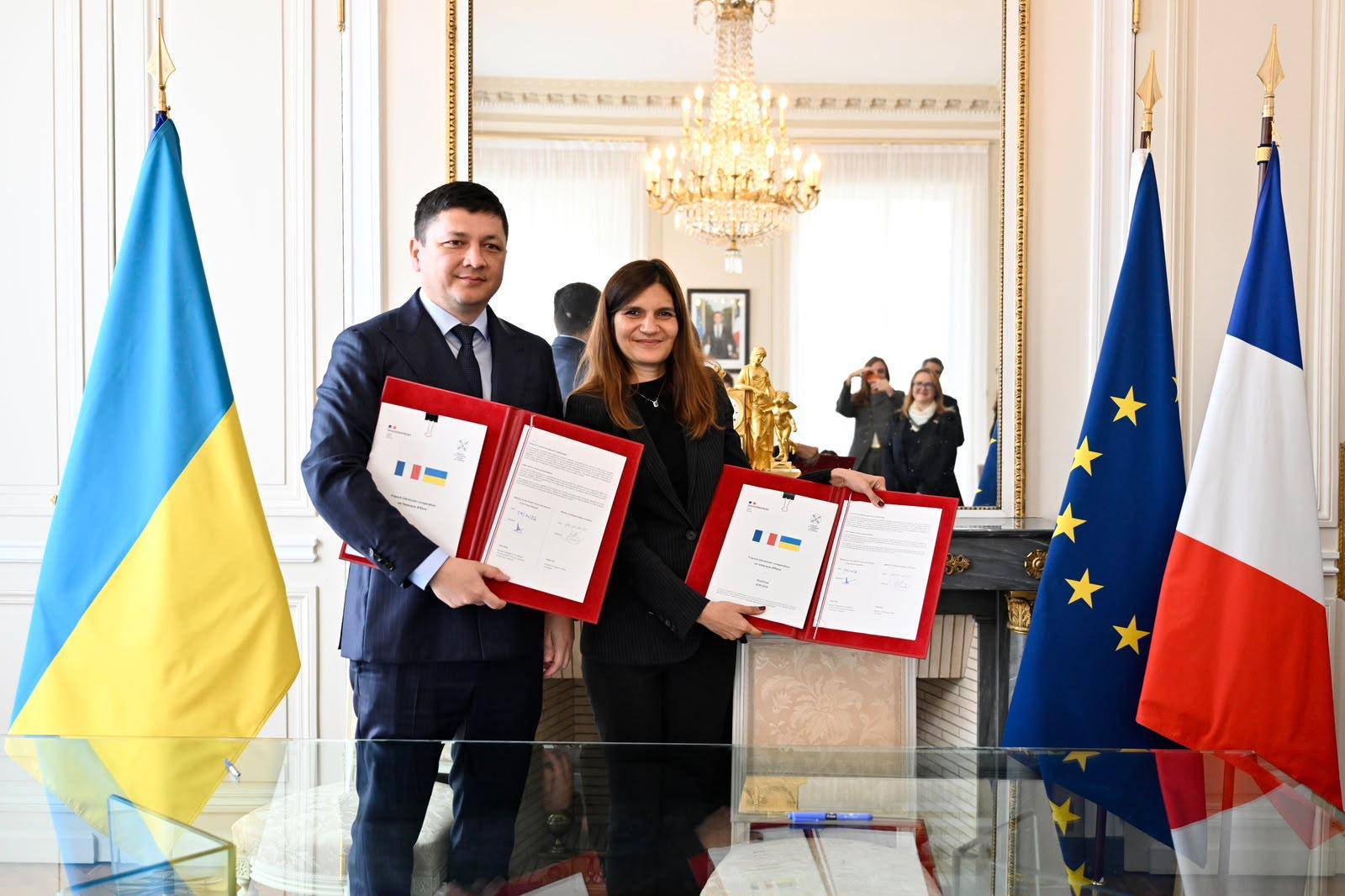 Процес підписання угоди