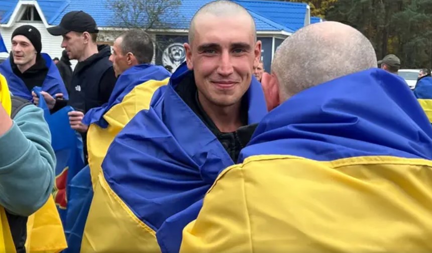 Українські воїни повертаються додому