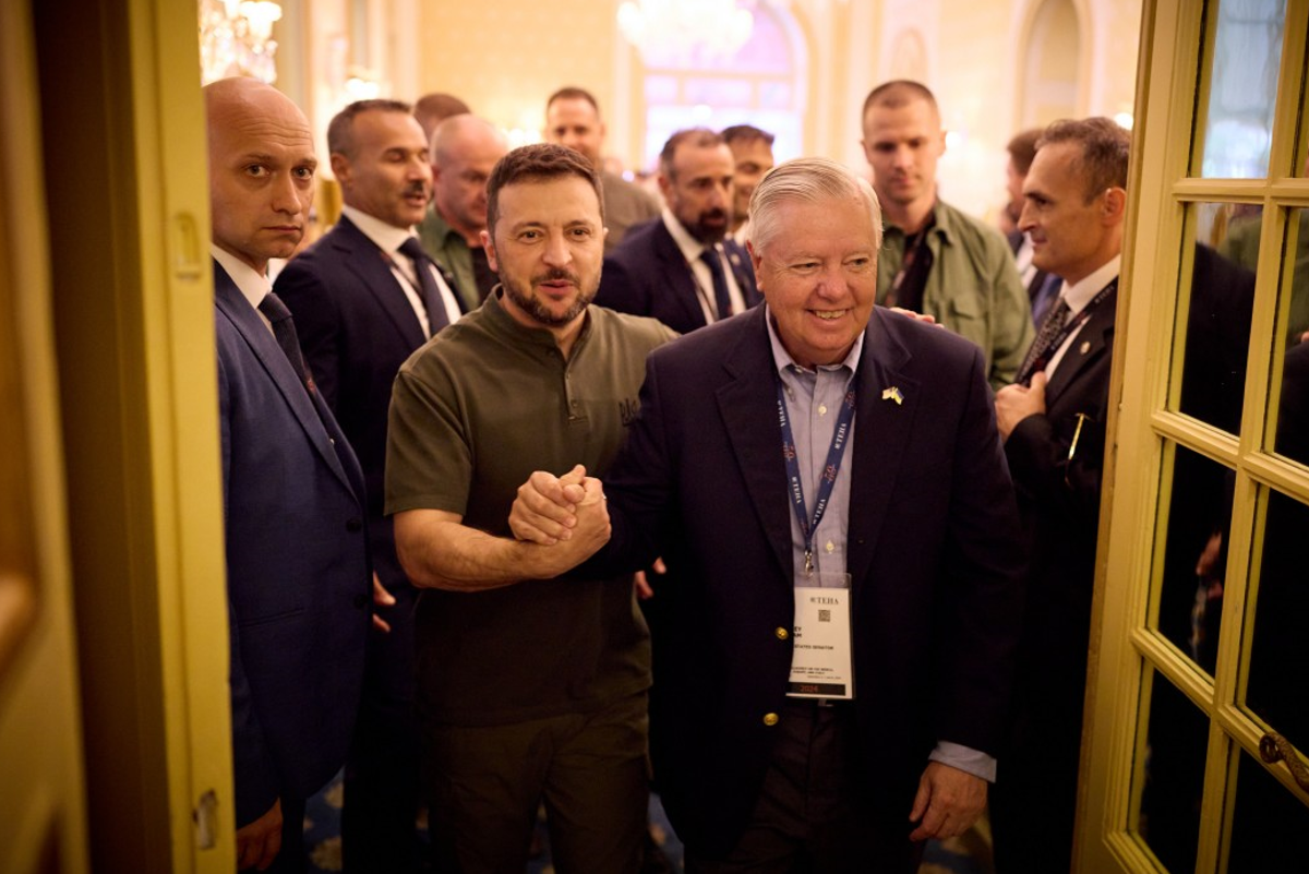 Законопроєкт сенатора Ліндсі Грема щодо «пекельних санкцій» проти покупців російської нафти був прийнятий вже після його смерті. Але чи запрацює він повною мірою – залежить від  Трампа